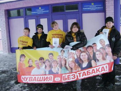 Волонтеры города Шумерля открыли месячник «Молодежь за здоровый образ жизни» акцией «Это закон»